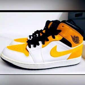 Nike Air Jordan Retro I 1 Mid White University Gold Black 554724-170 size 9